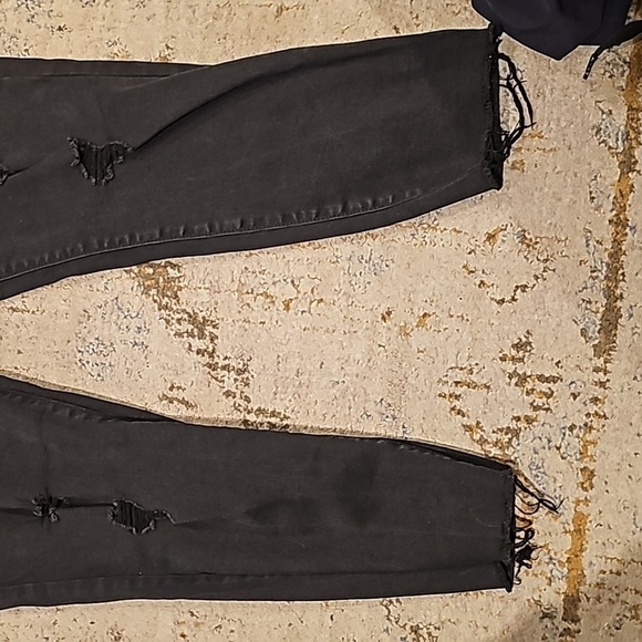 Old Navy Women's Plus Black Distresses Rockstar Jeans - Picture 4 of 7